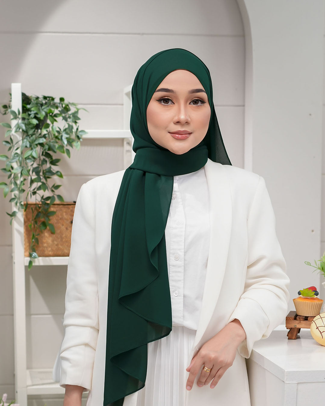 EMERALD GREEN