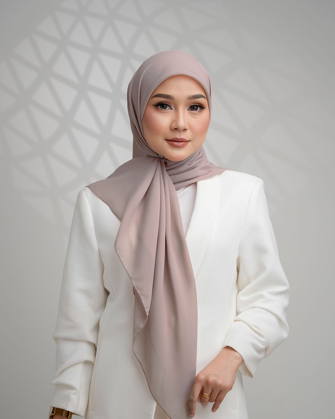SOFT TAUPE