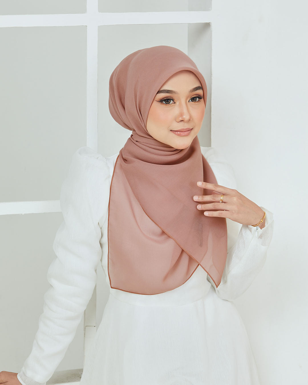 BLUSH BROWN