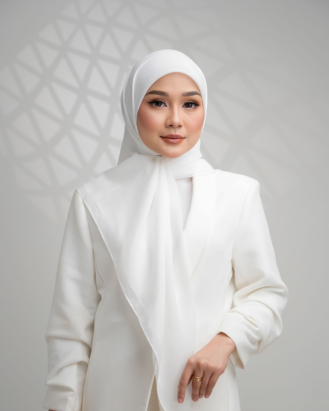 PURE WHITE